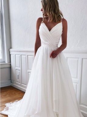 Classic White V-Neck Spaghetti Strap Wedding Gown